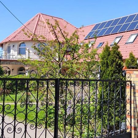 Village Garden Family Guest House Tiszakanyar Екстер'єр фото