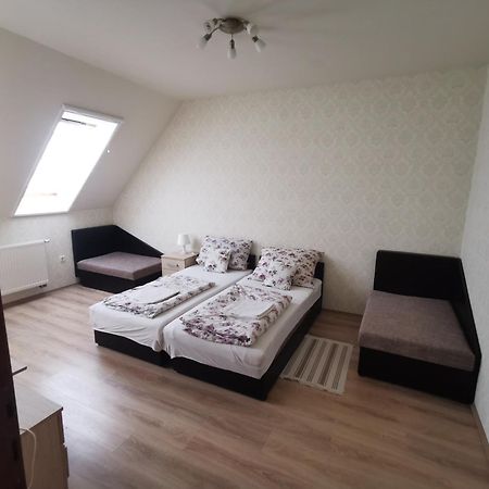 Village Garden Family Guest House Tiszakanyar Екстер'єр фото