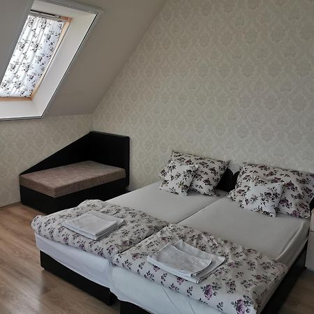 Village Garden Family Guest House Tiszakanyar Екстер'єр фото