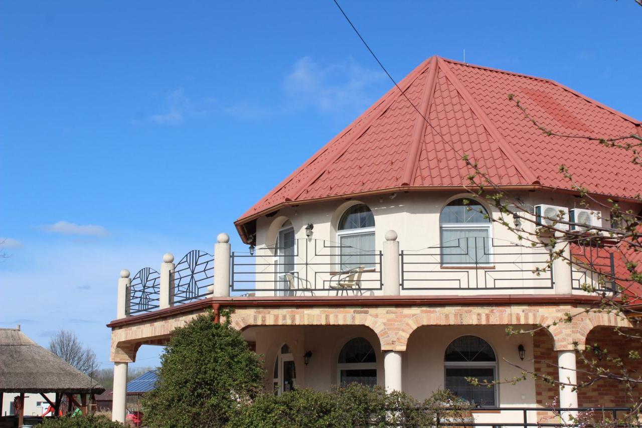 Village Garden Family Guest House Tiszakanyar Екстер'єр фото