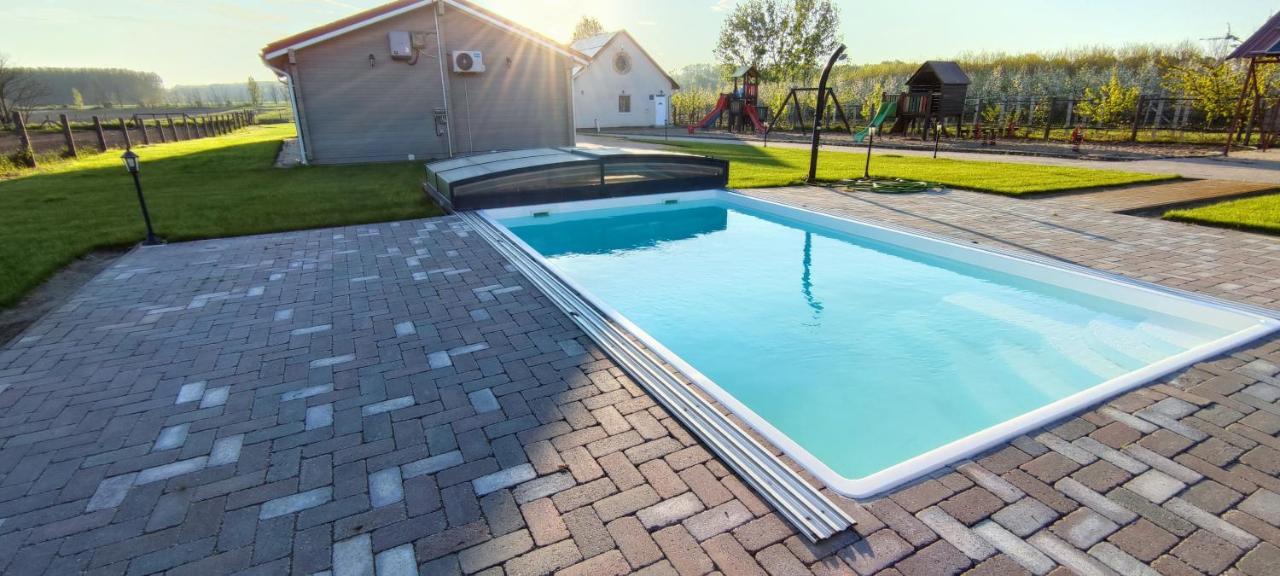 Village Garden Family Guest House Tiszakanyar Екстер'єр фото