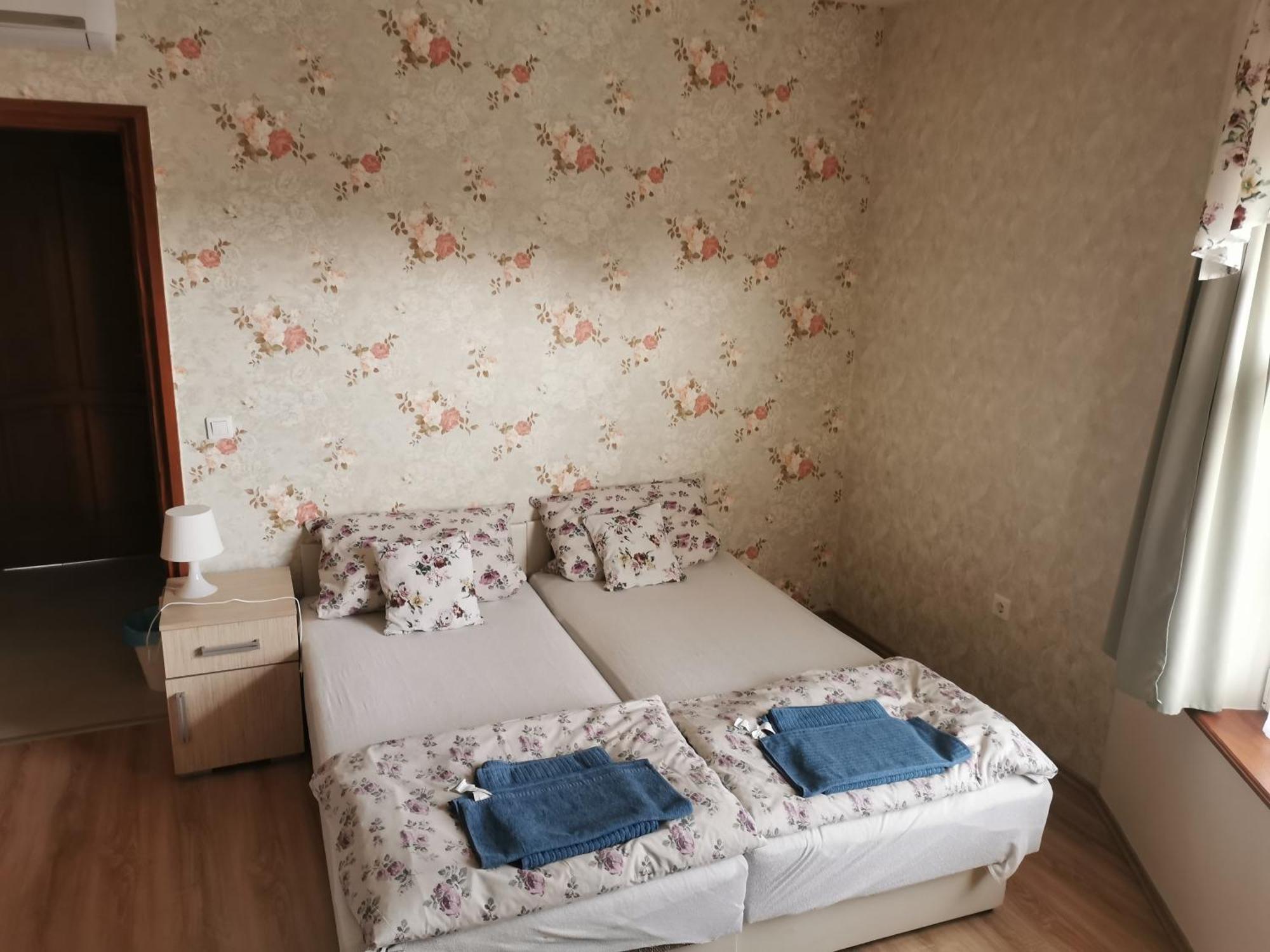 Village Garden Family Guest House Tiszakanyar Екстер'єр фото